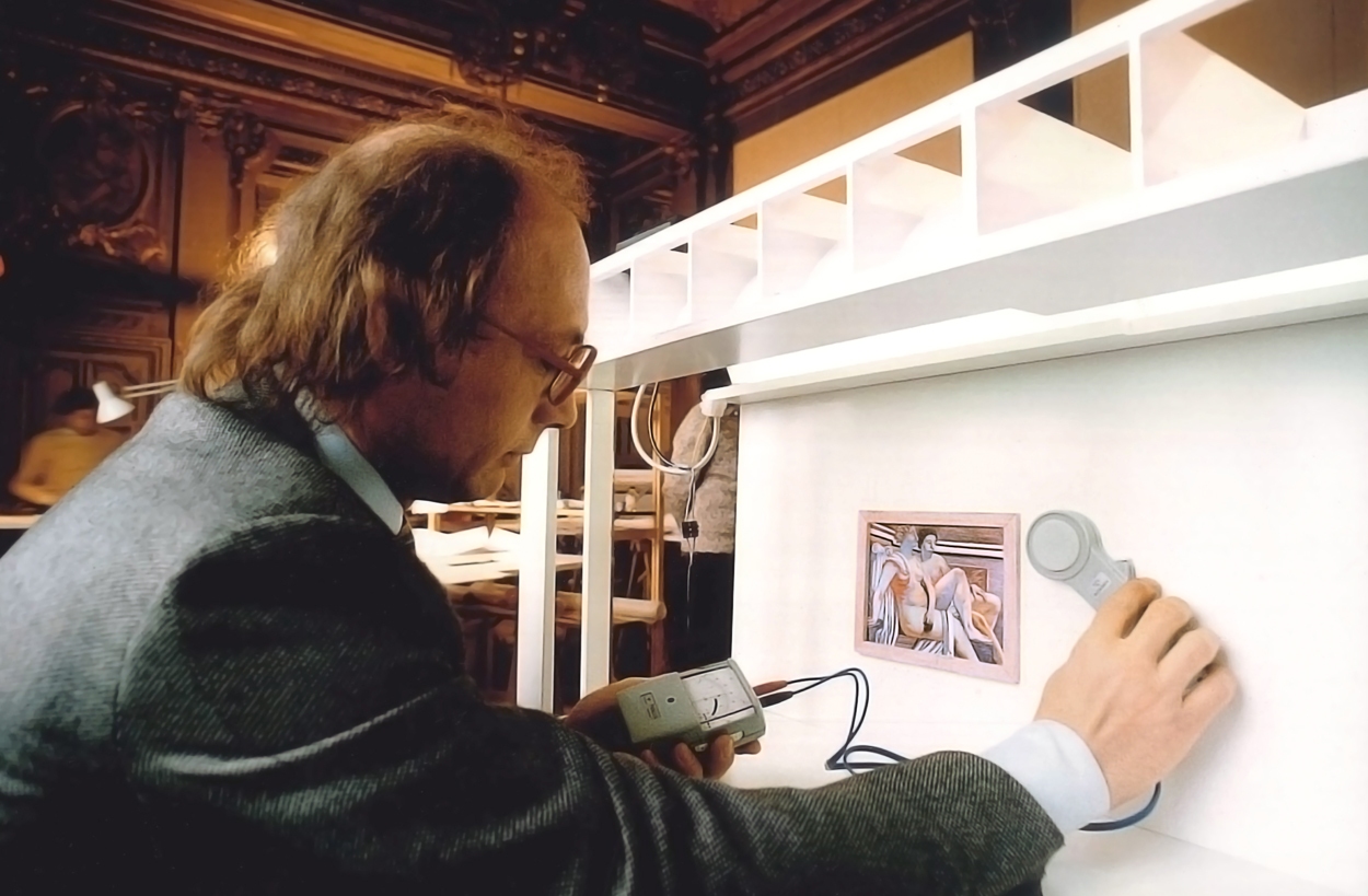 1983-Parigi-Musee-Orsay-Piero-Castiglioni-al-lavoro